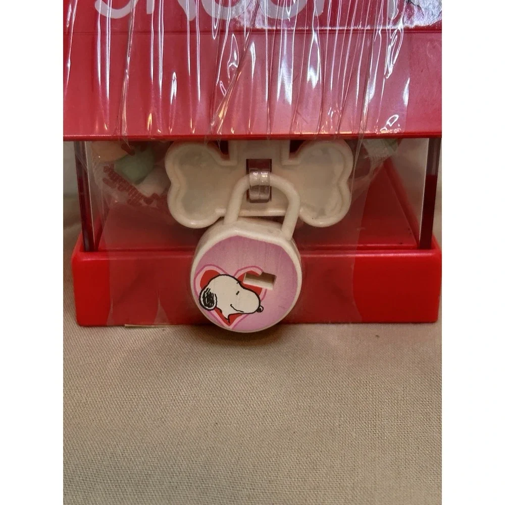Rare Snoopy Tart Candy Dog House manufactured by Galerie 2010 Sealed